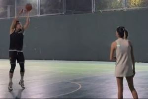 妻子帮忙捡球！付豪晒投篮训练视频：美好的一切