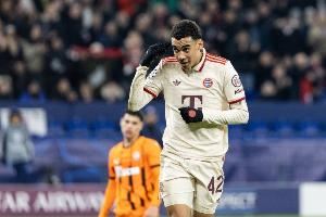 记者:戴维斯、伊藤洋辉预计12月复出,穆西亚拉还需要四至八周